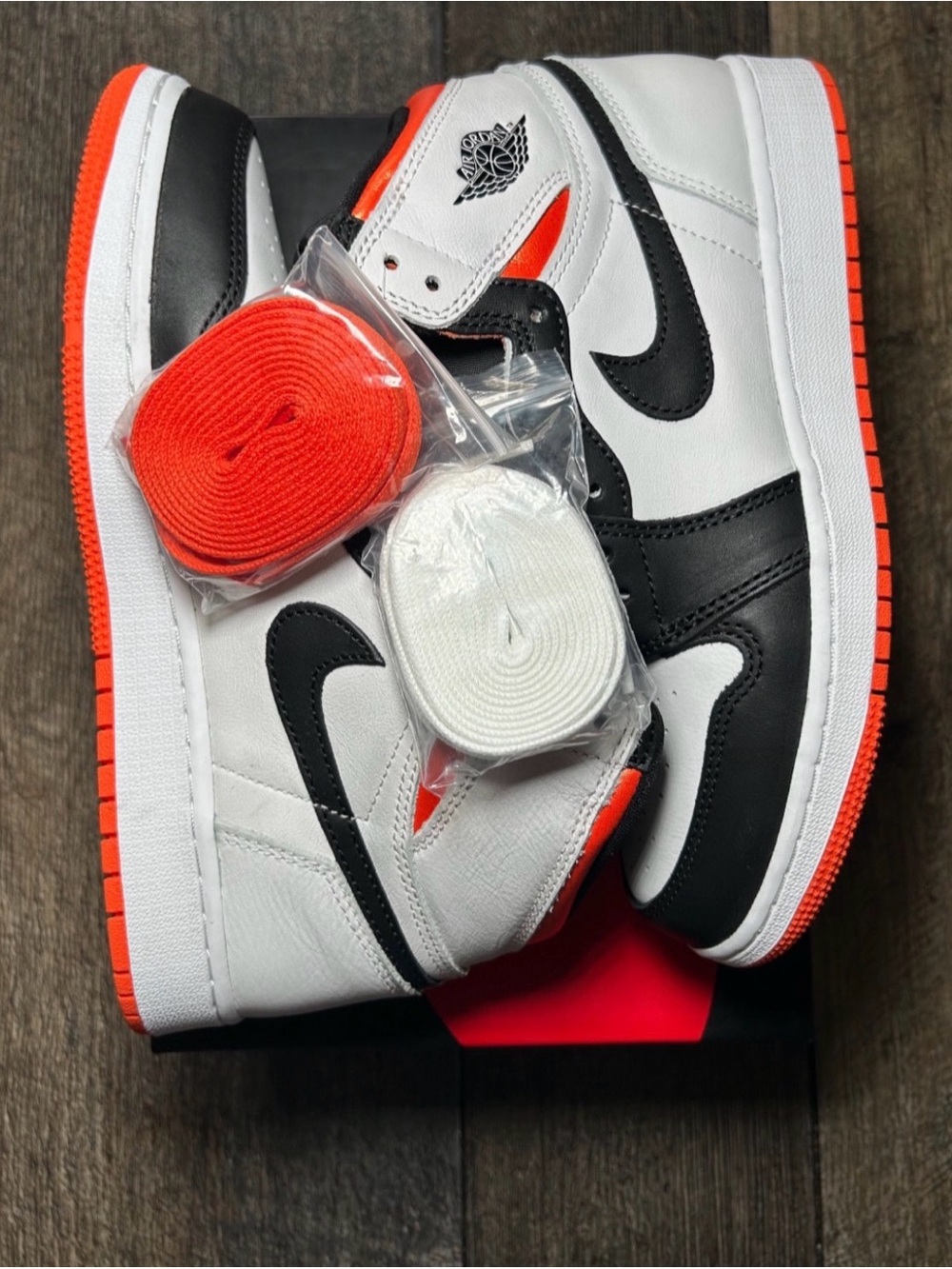 Air Jordan 1 High “Electro Orange” Size 6.5Y
